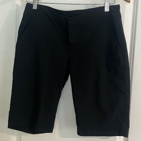 Black Columbia shorts - Picture 2 of 4